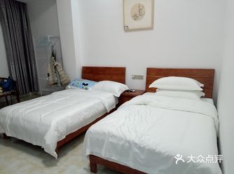 阿姨一夜未睡只因怕我们吃不上早餐，现做的面条和馒头非常棒！！