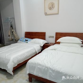 阿姨一夜未睡只因怕我们吃不上早餐，现做的面条和馒头非常棒！！