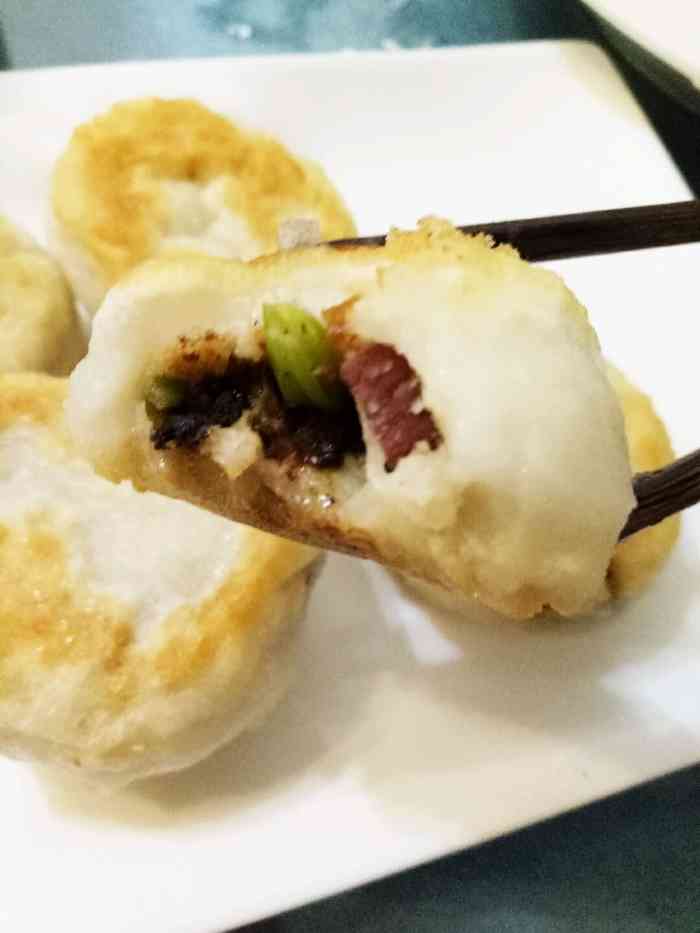 包心粑粑-"每次去买包心粑粑锅子一圈站满了人都要等下.