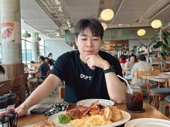 -ROAST coffee & eatery