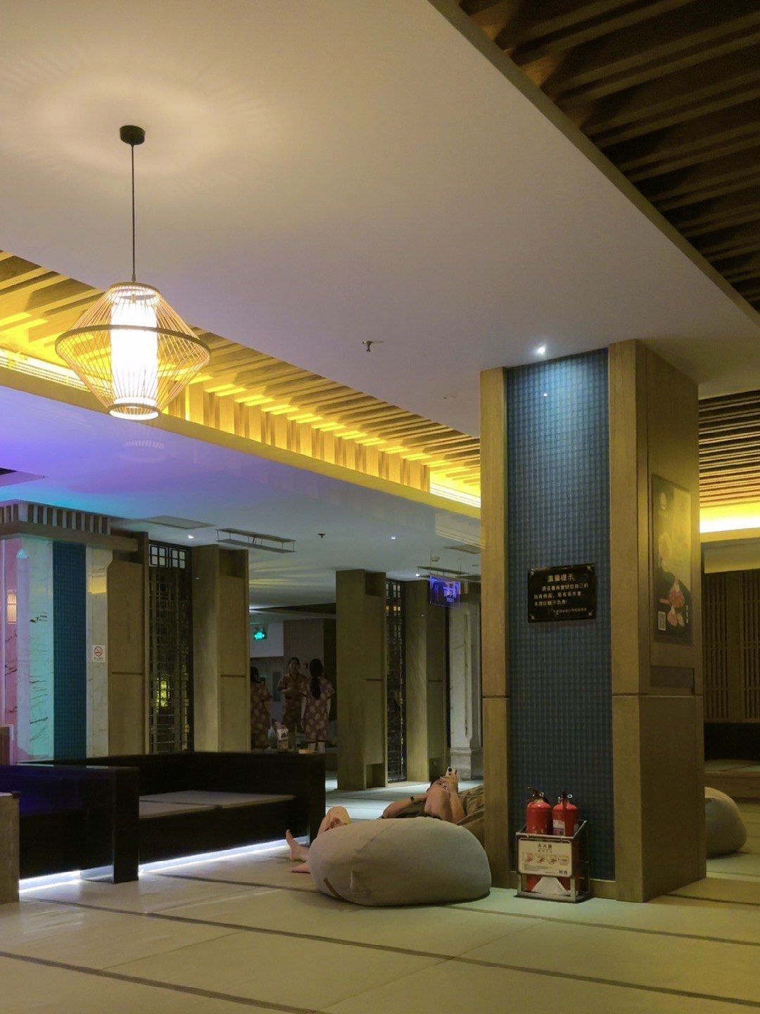 打卡9号温泉♨️,环境优雅舒适,餐厅干净