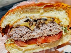 松露菌菇奶酪牛肉汉堡-JPG canteen(广州寺右公馆店)