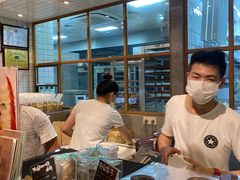 -Dough&Joe团憩(瑞虹天地月亮湾店)