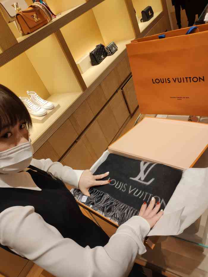 lv路易威登(万象城店)-"首先先说说店员～小哥哥超级nice,我这.