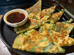 海鲜葱饼-明洞阿姨·韩式酱蟹烤肉·创意料理(三元桥店)