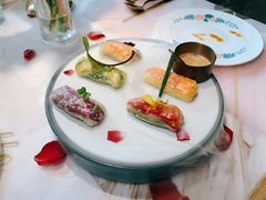 漫步花开彩虹卷-蜜桃花开·中西融合菜E&W(南长街店)