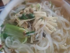 三鲜米线-老字号杨坡红油米线腊汁肉夹馍(东四道巷店)