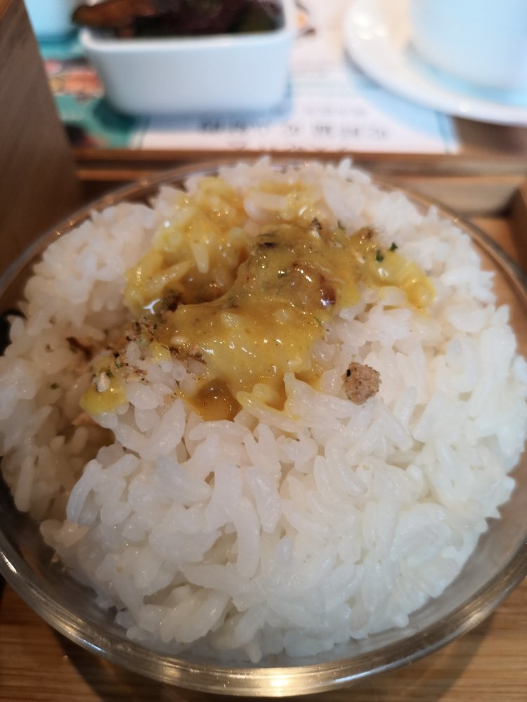 米饭:小碗装,女生饭量够的,对于男生可能不够.