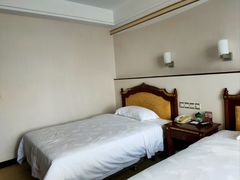 -华海酒店(茂名高铁站店)