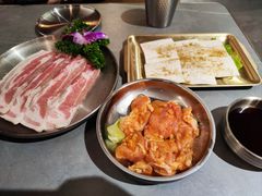 -围炉肉舍•炭烤活鳗•丹东海鲜烤肉(步行街店)