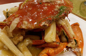 Stir-Fried Crab with Ginger and Scallion and Rice Noodles