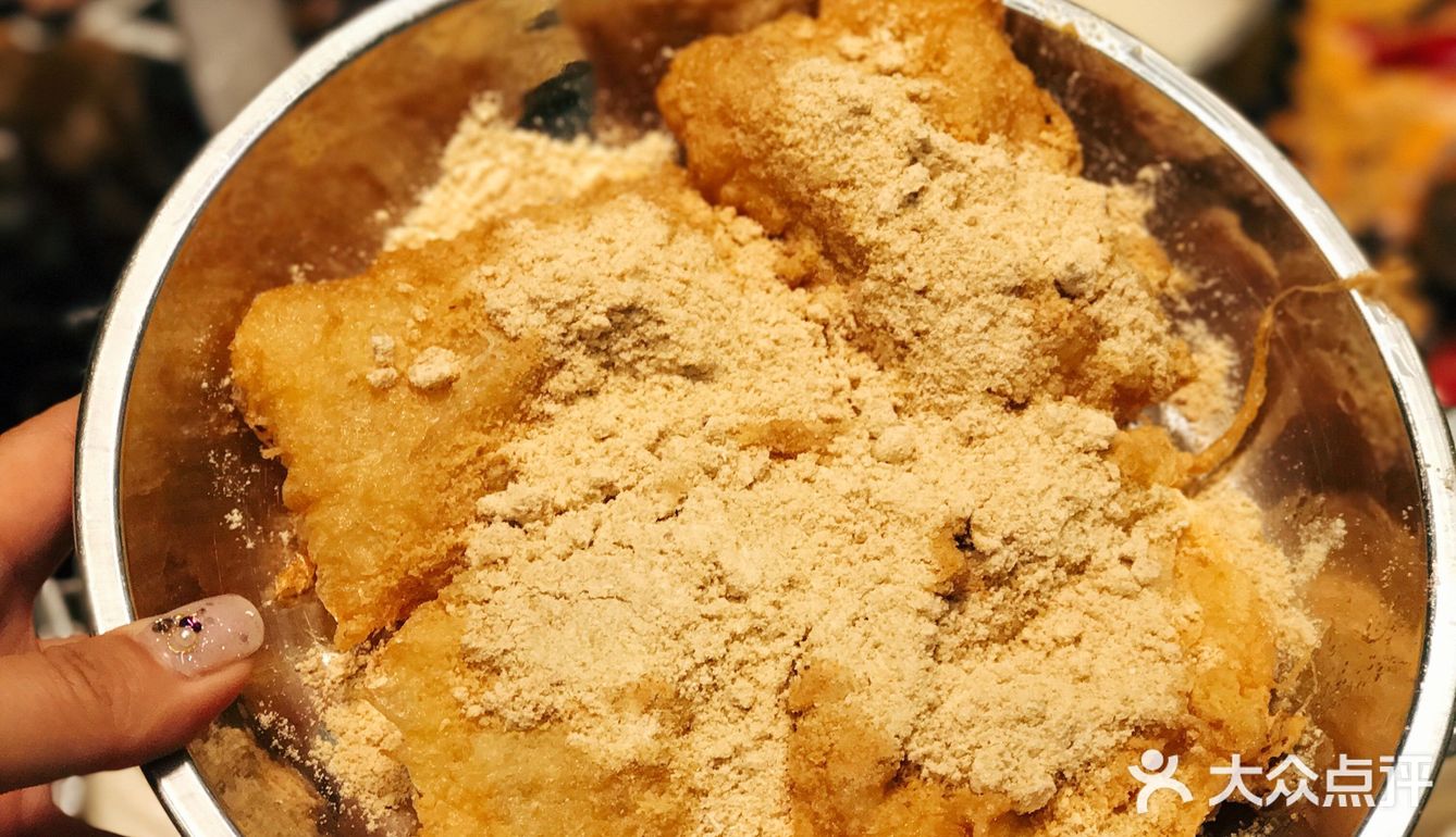 我在人广排队吃电台巷，你呢？
