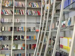 -钟书阁(松江泰晤士小镇店)