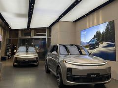-理想汽车(世纪汇店)