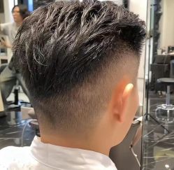-BULB STUDIO 巴柏明星发型工作室