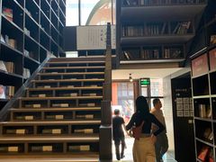 -钟书阁(松江泰晤士小镇店)