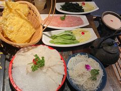 -老牌坊云南鱼豆花火锅(哈西万达店)