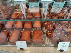 -VERIE BAKEHOUSE