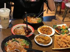-爆炸头阿姨小四川正宗川味小吃(无任何分店)