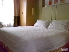 舒服的大床-上海光大会展中心国际大酒店