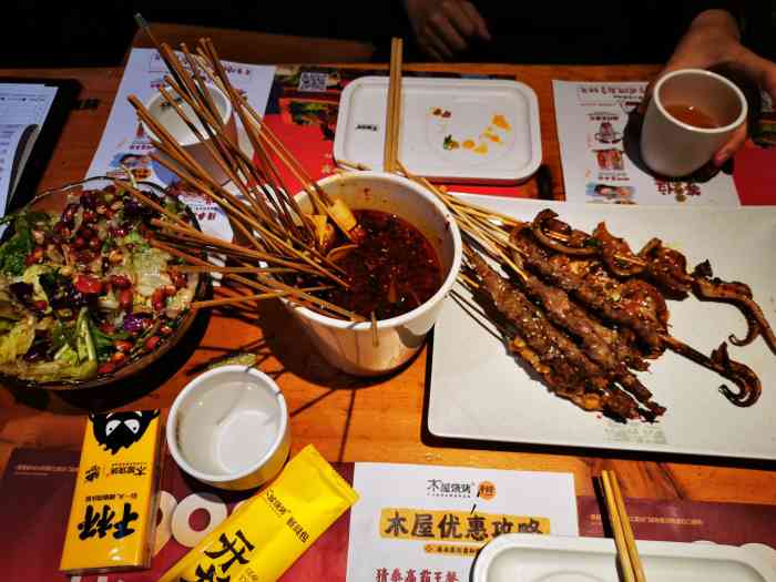 木屋烧烤(好运街店)-"晚上没事就去吃个烧烤喝点啤酒,主要是他们.