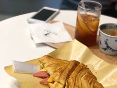 牛油果芝士可颂-BIJOU coffee&cocktail(龙岗万科广场店)