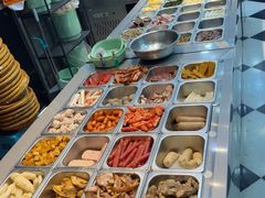 -愉肴麻辣香锅(中山路店)