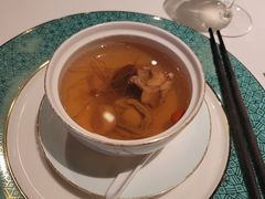 养肝草雪莲籽炖鲜鲍鱼汤-三号黄浦会Canton Table