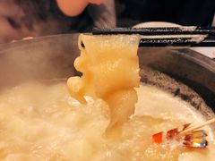 -鲜入围煮花胶鸡海鲜火锅