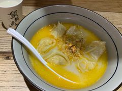 金汤黄鱼馄饨-蟹黄鱼·楼上面馆(外滩中央旗舰店)