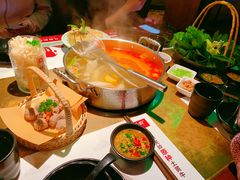 番茄牛尾鸳鸯汤-左庭右院鲜牛肉火锅(新梅广场店)