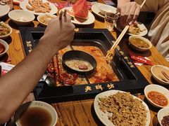 -老牌坊云南鱼豆花火锅(爱建店)