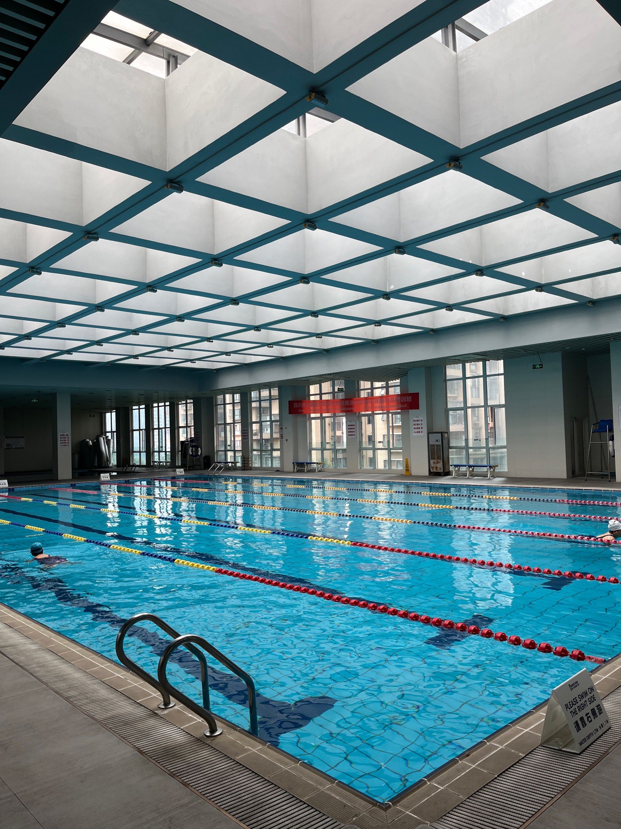 室内恒温泳池!