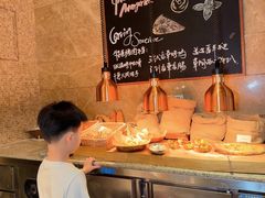 -松山湖凯悦酒店·Café自助餐厅·周末火舞秀表演