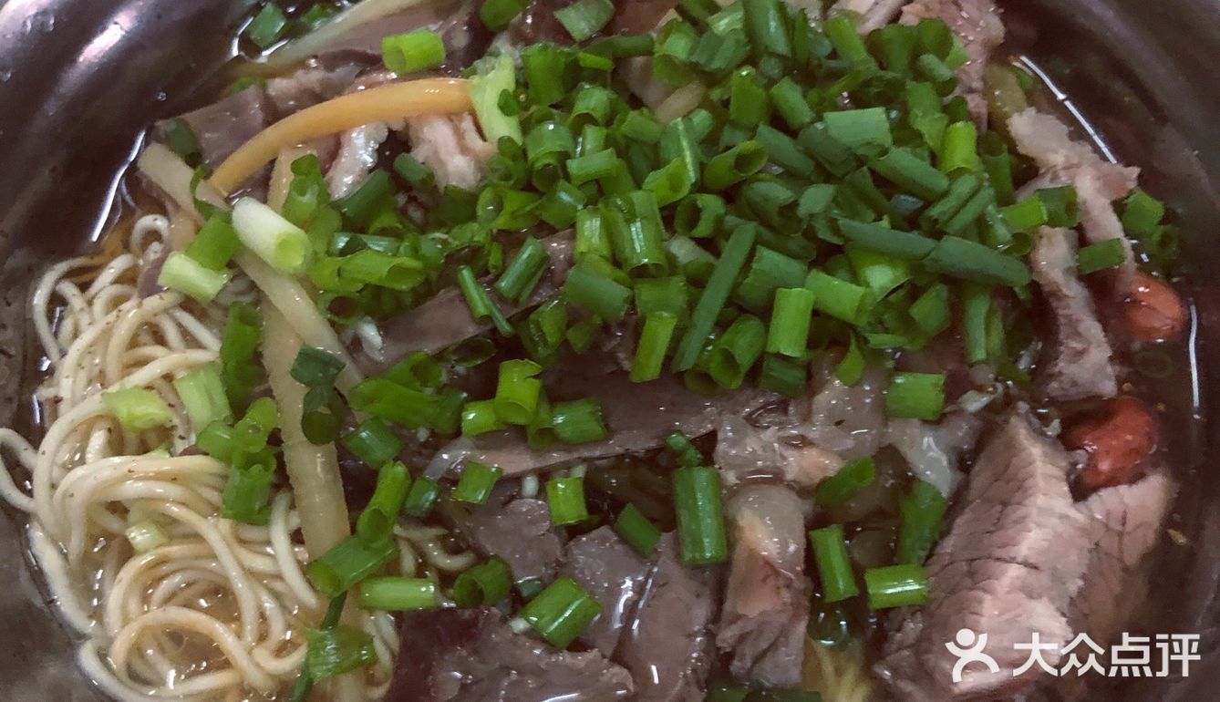 地理位置：白坡里兴强餐饮 有一家开了好多年的早餐店