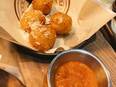 -BOURBON 玻本美式餐厅酒吧(虹桥新天地店)