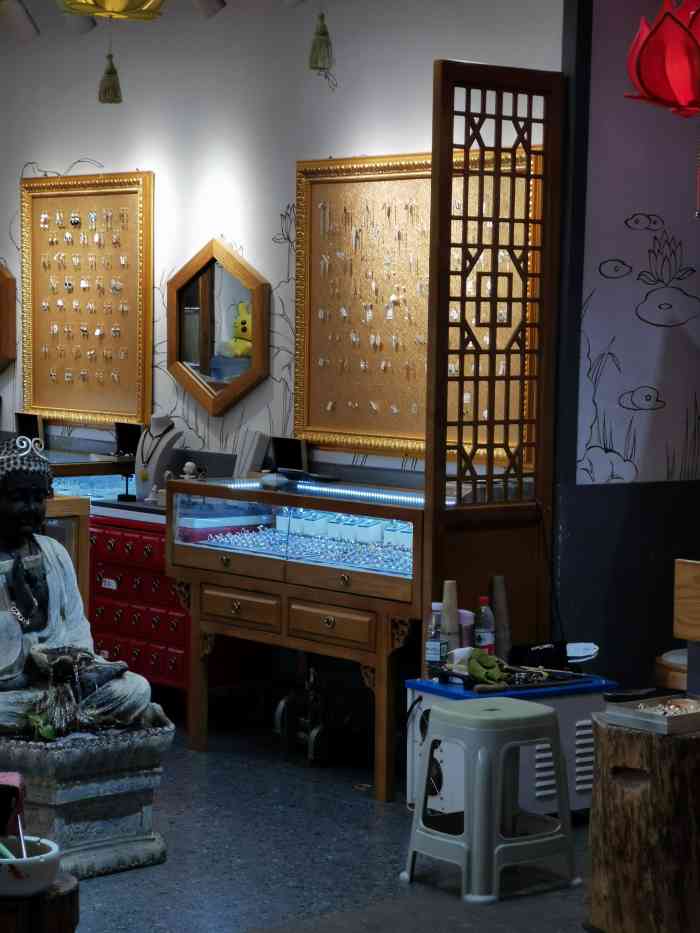 银世之家(武汉光谷一店)-"光谷世界城一楼大洋外面的那一条街,店员很.