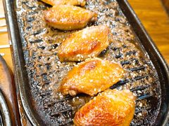 料理烤焦香翅中-老东镇啤酒屋海鲜加工·蒸汽海鲜·海鲜烧烤(台东店)