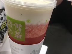 霸气芝士草莓-奈雪的茶(湖滨银泰in77C区PRO店)