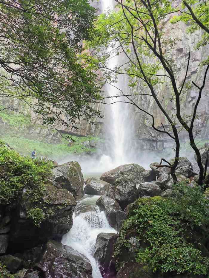 徐凫岩瀑布-"风景秀丽如画,是人间仙境,瀑布飞流直下三.
