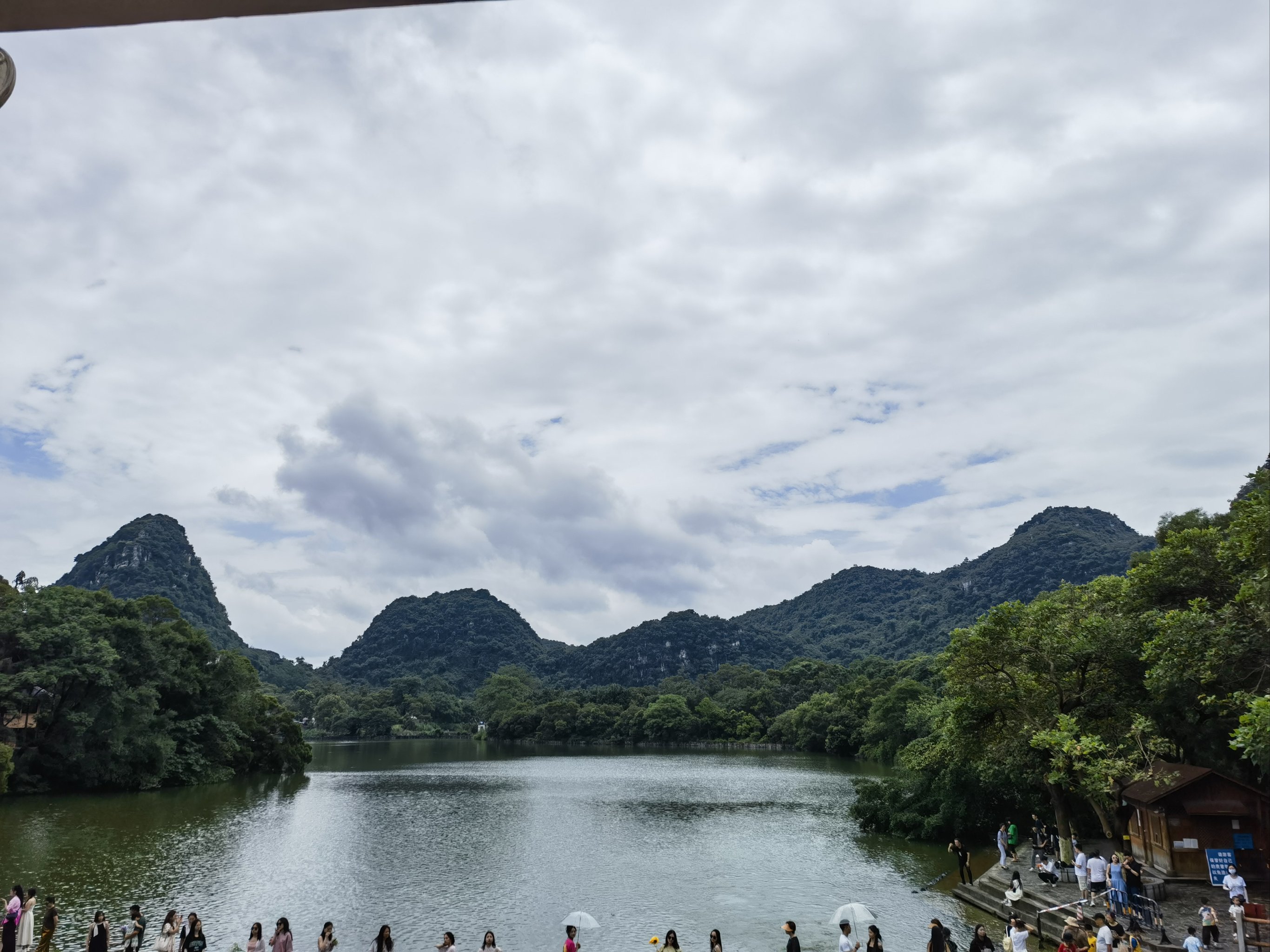 柳州龙潭公园,位于广西柳州市南部,是一座