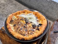 黑松露披萨京葱梅干菜披萨双拼-O'mills Sourdough Bakery&Bistro(永嘉路店)