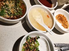 -海底捞火锅鲜切牛肉主题店(长寿路店)