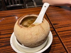 泰国椰皇炖乌鸡汤-陈鹏鹏潮汕菜(欢乐海岸 海边景观店)