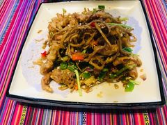 -香巴拉云南餐厅(华莱坞店)