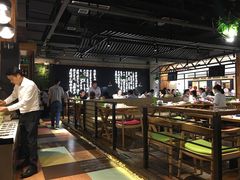 大堂-洪氏嗨捞·广东猪肚鸡·椰子鸡火锅(西咸万象城店)
