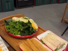 -毛辣果·贵州红酸汤牛肉火锅(西单店)
