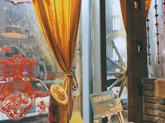 -老牌坊云南鱼豆花火锅(爱建店)