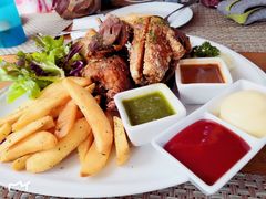 -Chom Cafe and Restaurant