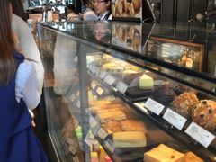 面包甜点陈列柜-星巴克臻选(深圳龙华红山天虹店)